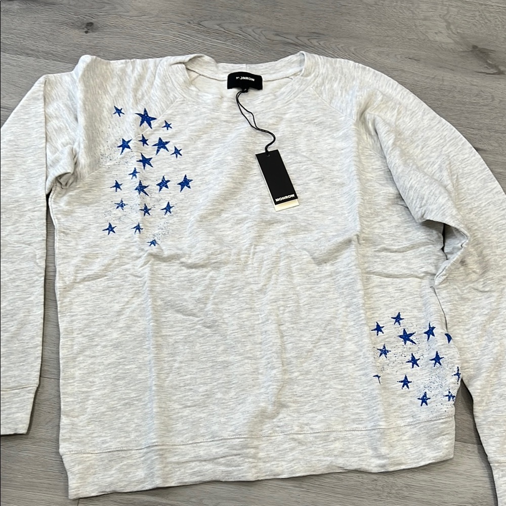 Revolve MONROW Vintage Raglan With Faded Stars in Ash & Blue Stars - Picture 2 of 5